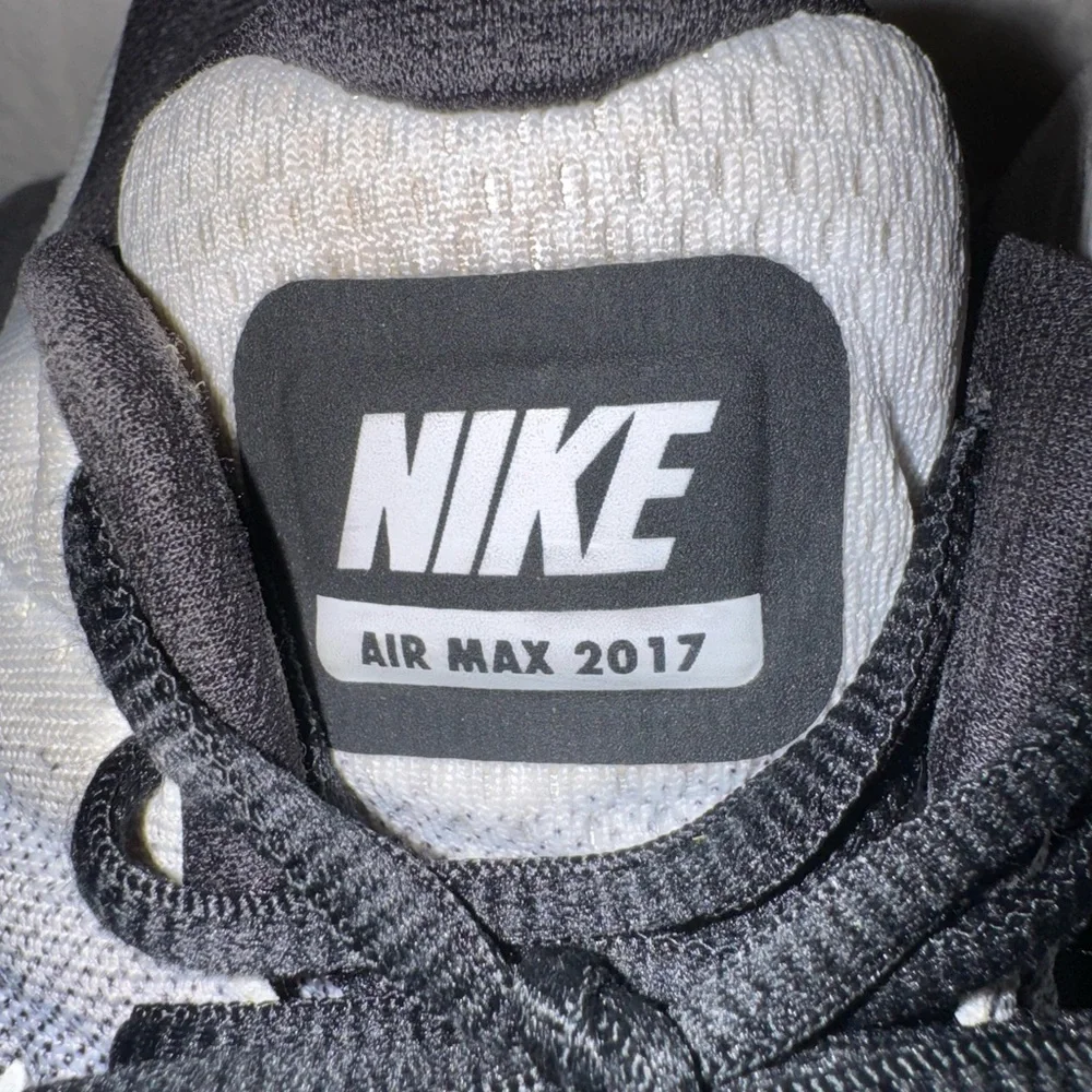 Nike Air Max 2017 Men’s Black and White Gradient Sneakers - Picture 5 of 5